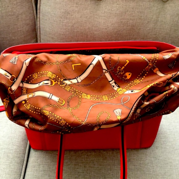 Beautiful red Satchel bag - Picture 10 of 10